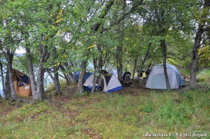 Le camp de toile à Uyak Bay